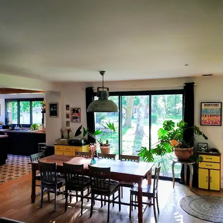Maison Paisible En Lisiere De Foret 9 Personnes * Le Temple (Gironde)